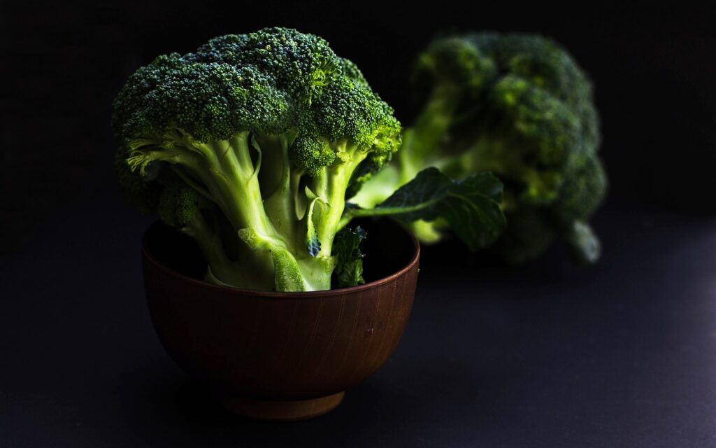 bowl of broccoli, broccoli, fresh-2584307.jpg