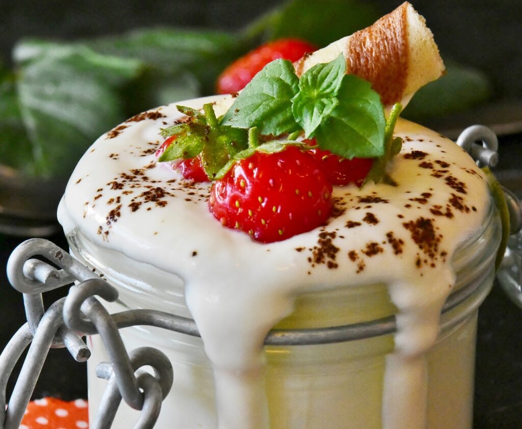 yogurt, strawberries, dairy product-3633093.jpg