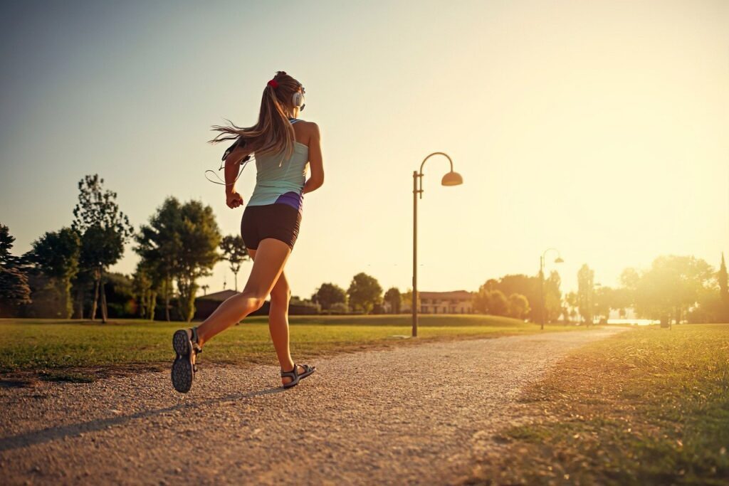 jogging, gym, woman-7705055.jpg